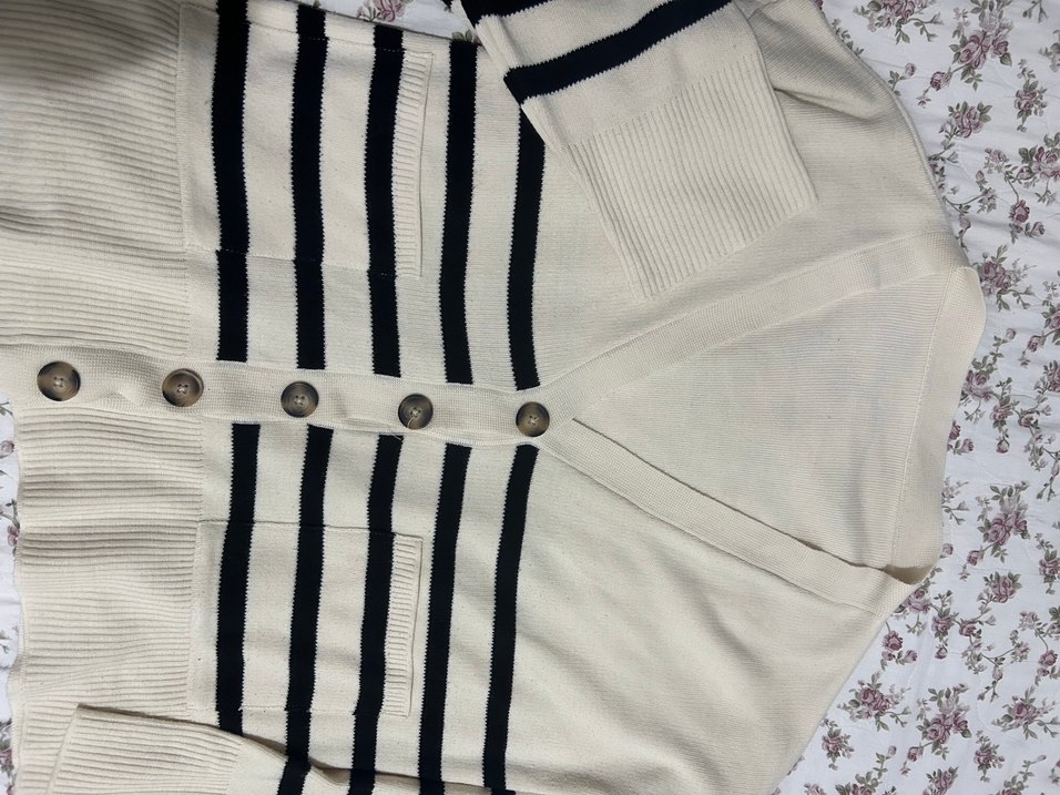 Düğmeli Beyaz Çizgili Bohem Kadın Hırka - Görsel 5