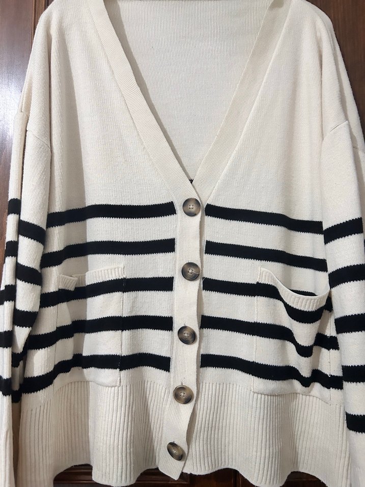 Düğmeli Beyaz Çizgili Bohem Kadın Hırka - Görsel 2