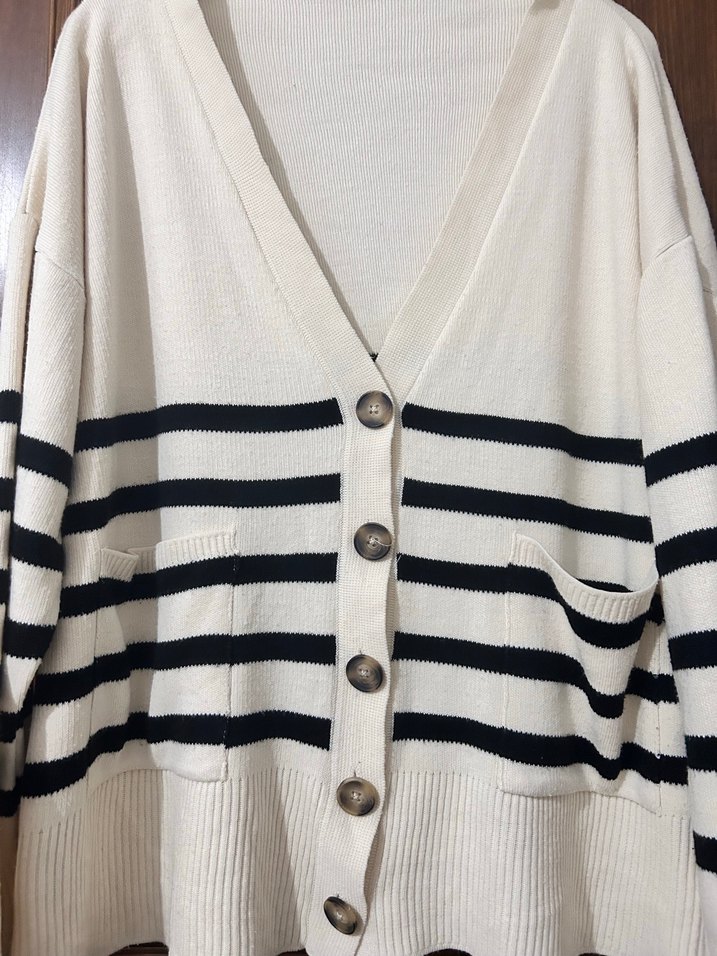 Düğmeli Beyaz Çizgili Bohem Kadın Hırka - Görsel 3