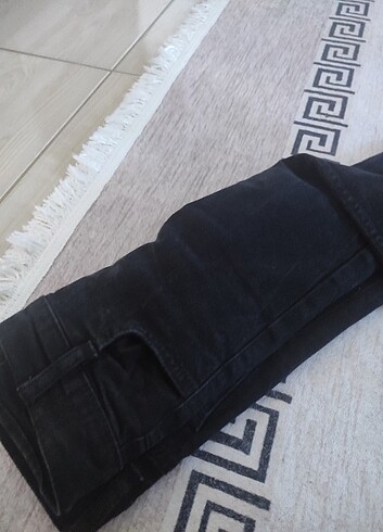 Kot pantolon likralı dar paça siyah renk fotoğrafda biraz soluk