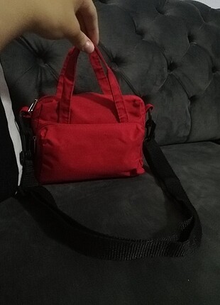 Kırmızı çapraz çanta 