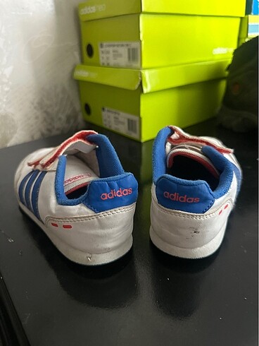 27 Beden Adidas çocuk spor ayakkabı 27 numara
