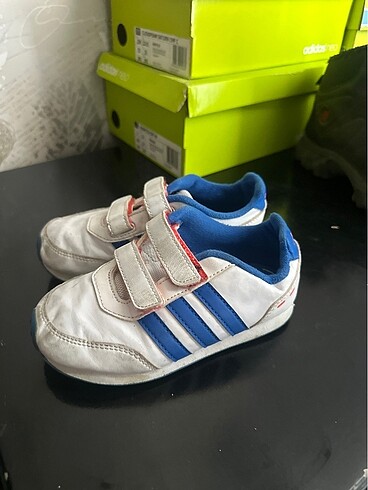 27 Beden beyaz Renk Adidas çocuk spor ayakkabı 27 numara