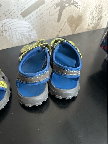 34 Beden gri Renk Decathlon sandalet, 2 adet fiyatıdır, 33-34 numara
