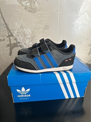 Adidas orijinal , erkek çocuk spor ayakkabı 27 numara