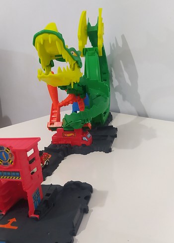 hot wheels ejderhayla mücadele pisti - Görsel 9