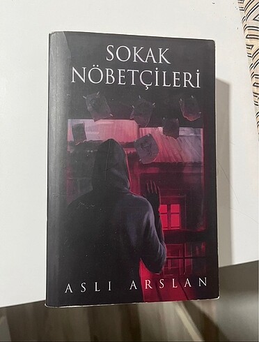 SOKAK NÖBETÇİLERİ ASLI ARSLAN