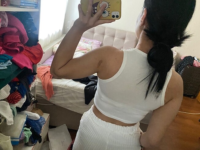 Diğer halter yaka atlet