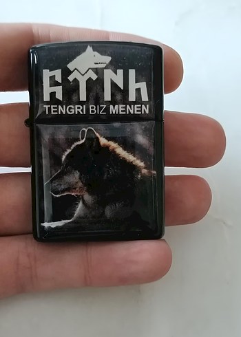 Kurt Basklı Zippo