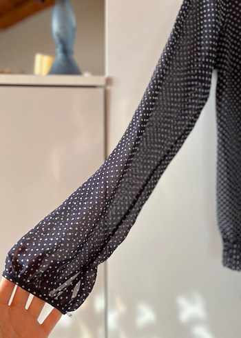 Mavi Puantiyeli Fırfırlı Transparan Kadın Bluz - Görsel 2