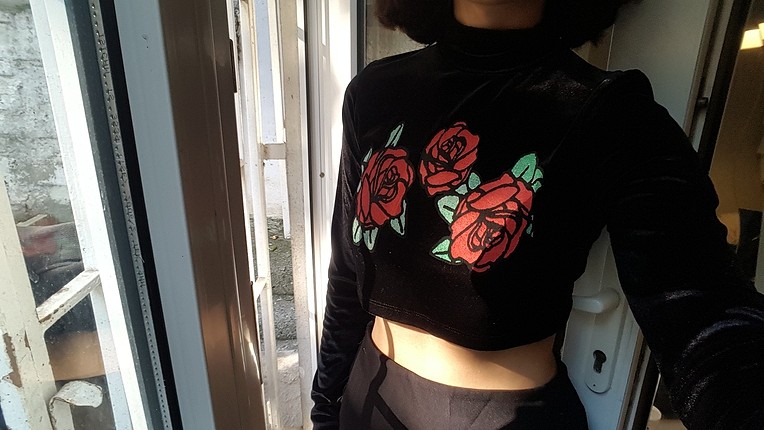 kadife güllü croptop