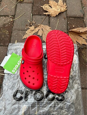 35 Beden kırmızı Renk CROCS TERLİK 35 ve 42 NUMARA