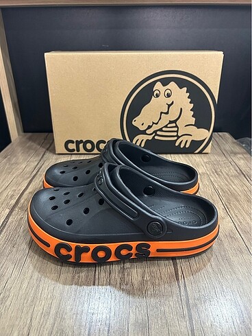 38 Beden siyah Renk CROCS TERLİK 38 NUMARA