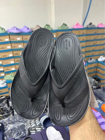 CROCS PARMAK ARASI 42 NUMARA