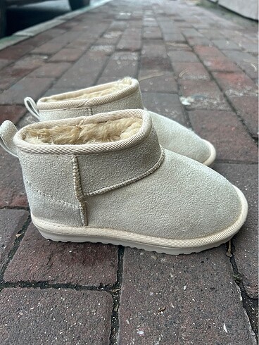 UGG BOT 32 NUMARA