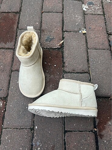 32 Beden çeşitli Renk UGG BOT 32 NUMARA