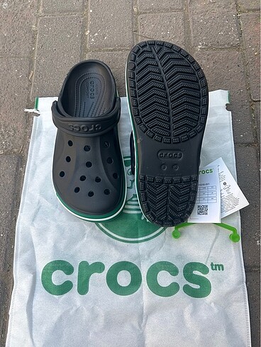 43 Beden siyah Renk CROCS TERLİK 43 NUMARA