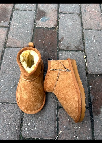 UGG BOT 29 NUMARA