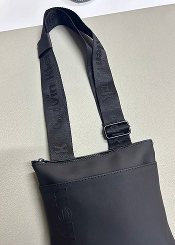 Beden Calvin Klein OMUZ ÇANTASI