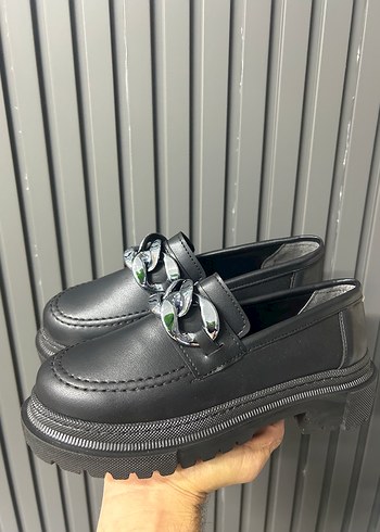 Diğer Zincir Detaylı Siyah Platform Topuklu Loafer 40 NUMARA
