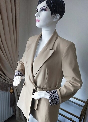 Bej renkli ici leopar astarlı blazer