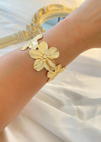 Çiçek Desenli Gold Bileklik