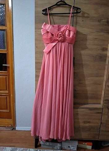 Pembe elbise