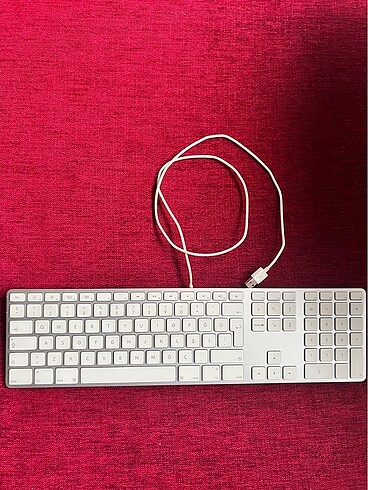 Apple kablolu Q klavye