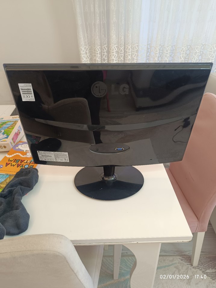 LG 22 inç monitör e2240 modeli - Görsel 2