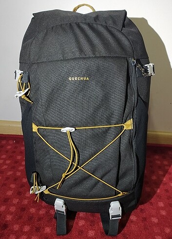 Quechua Outdoor Sırt Çantası ve Yağmur Kılıfı - 30L 