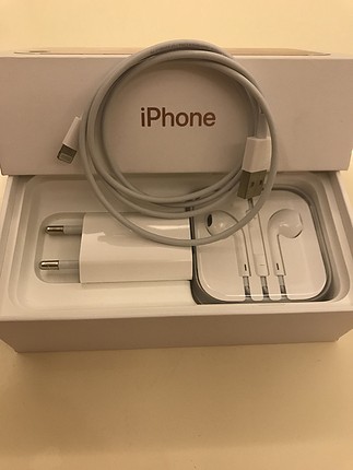 Orjinal iphone şarj aleti ve kulaklık