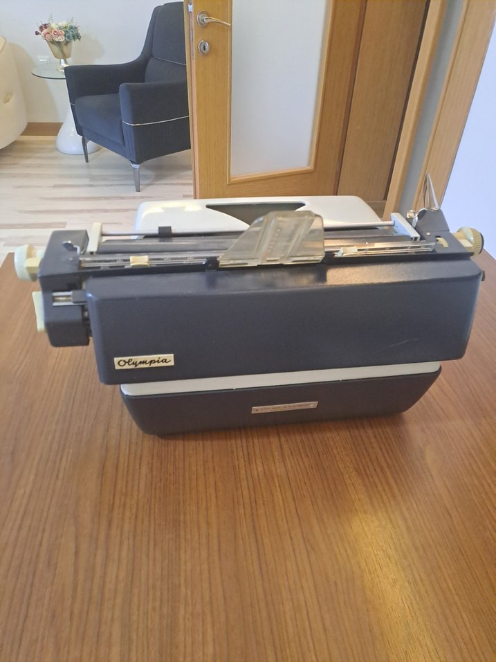 Olympia Beyaz Daktilo - Görsel 4