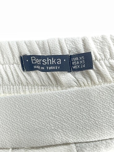 xs Beden beyaz Renk Bershka Kumaş Pantolon %70 İndirimli.