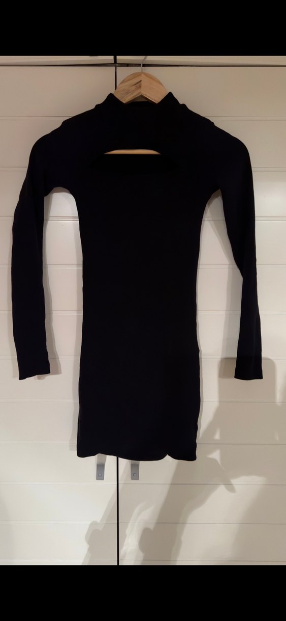 Siyah Uzun Kollu Yüksek Yakalı Elbise - Görsel 2