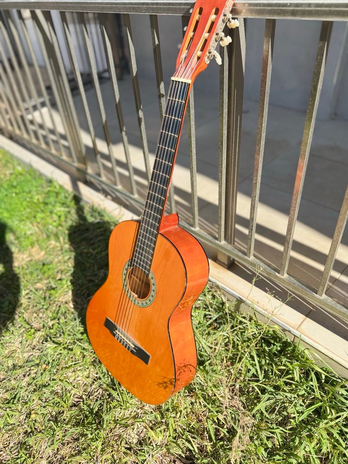 Klasik Kahverengi Gitar - Görsel 2