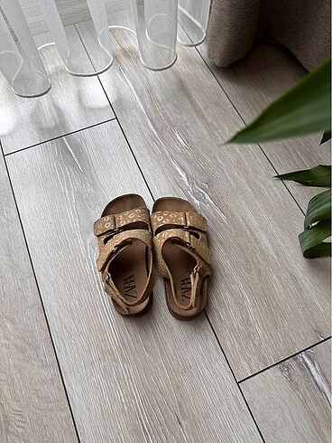 Zara kız çocuk sandalet