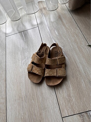 25 Beden Zara kız çocuk sandalet