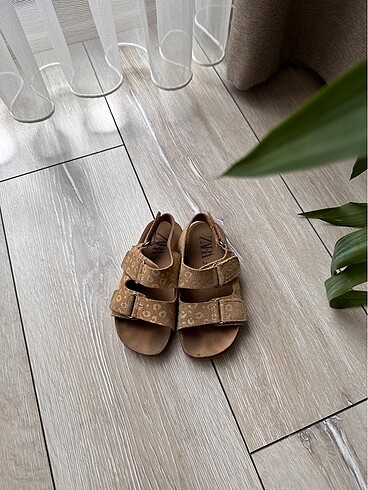 25 Beden kahverengi Renk Zara kız çocuk sandalet