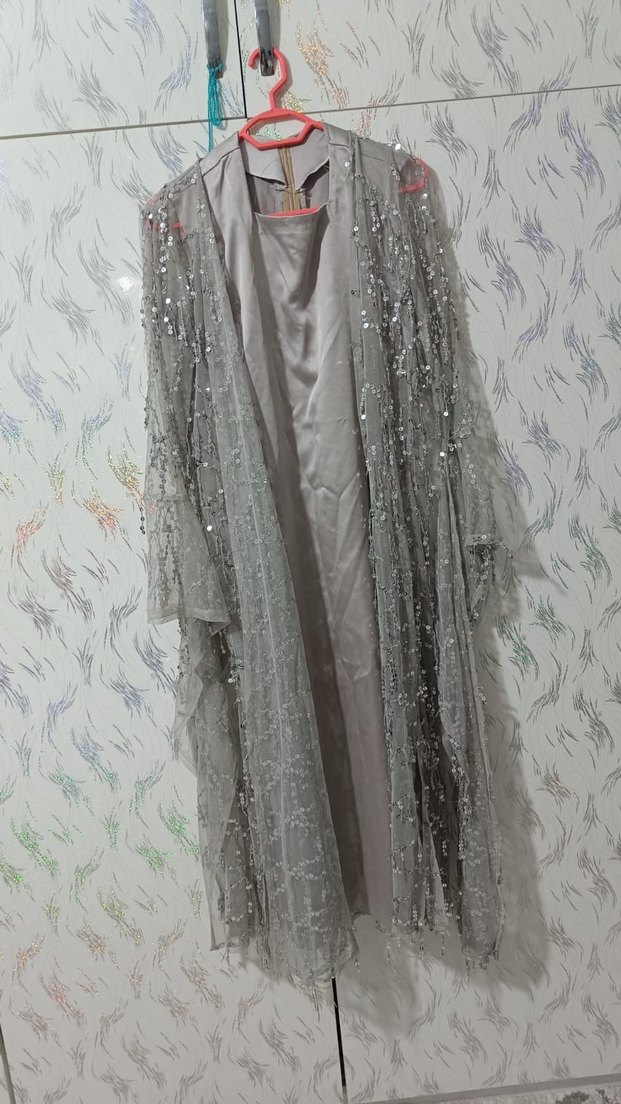 Uzun Kollu Gri İşlemeli Kadın Abiye Elbise - Görsel 3