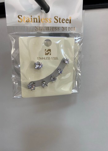 Gri Taşlı Minimalist Kadın Kalpli Küpe Seti