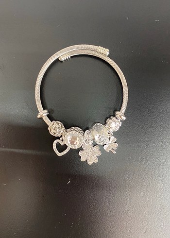 Gri Çiçek Desenli Boncuklu Kadın Pandora Bileklik