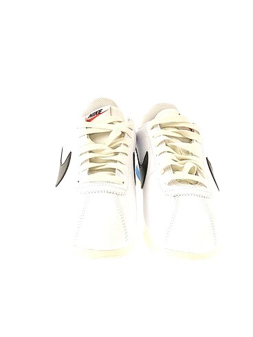 38 Beden Nike Spor Ayakkabı %70 İndirimli.