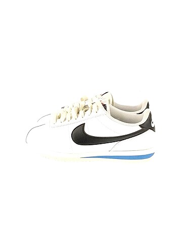 Nike Spor Ayakkabı %70 İndirimli.