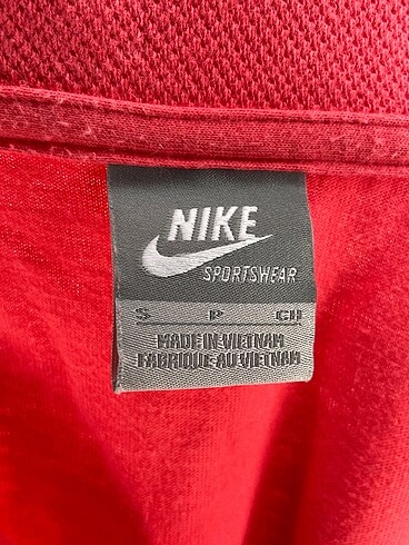 s Beden çeşitli Renk Nike T-shirt %70 İndirimli.