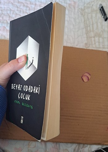 Beden Renk Beyaz Odadaki Çocuk - Karl Olsberg