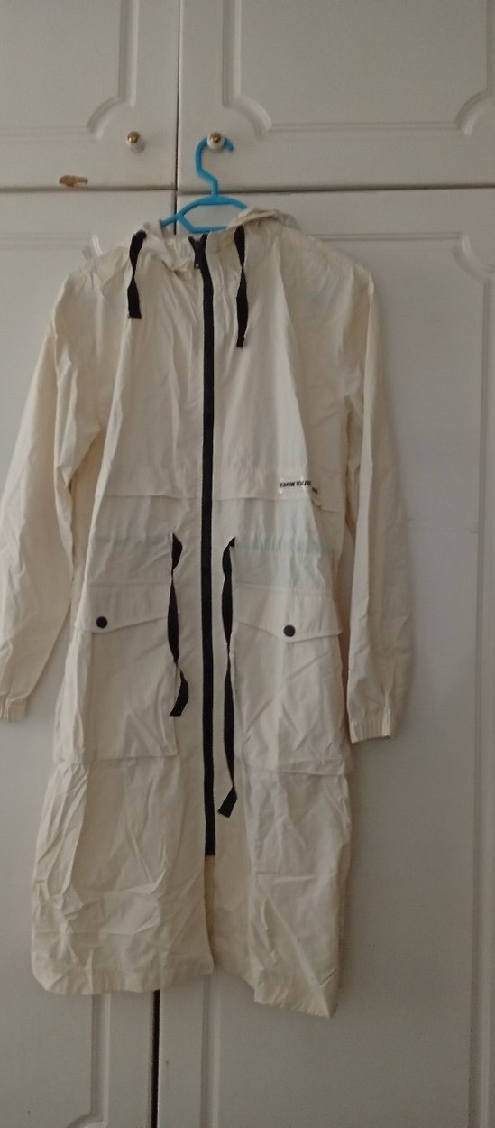 Uzun Beyaz Kadın Yağmurluk - Görsel 4