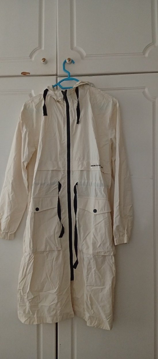 Uzun Beyaz Kadın Yağmurluk - Görsel 3