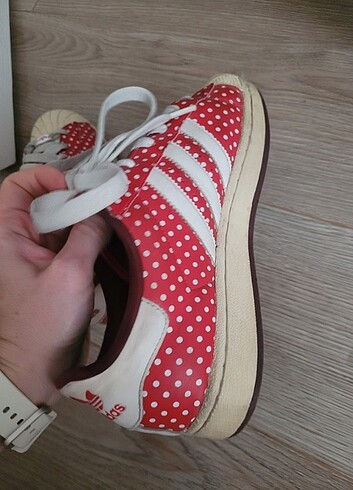 40 Beden kırmızı Renk Adidas Superstar Puantiyeli