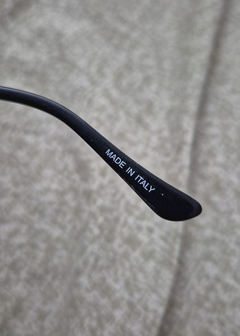 Siyah Kenarlı Gri Siyah Gözlük - Görsel 3