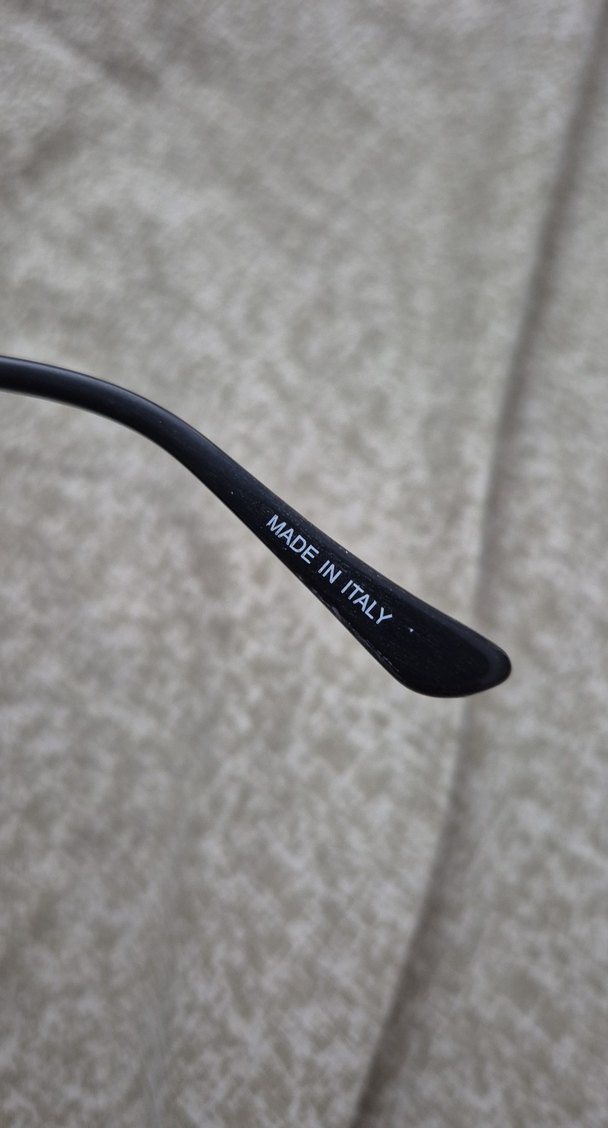 Siyah Kenarlı Gri Siyah Gözlük - Görsel 3